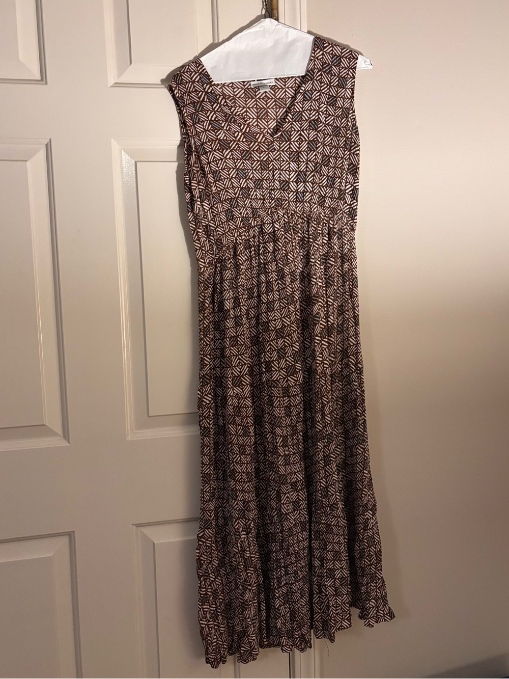 Sincerely Jules Brown Geometric V‑Neck Midi Dress